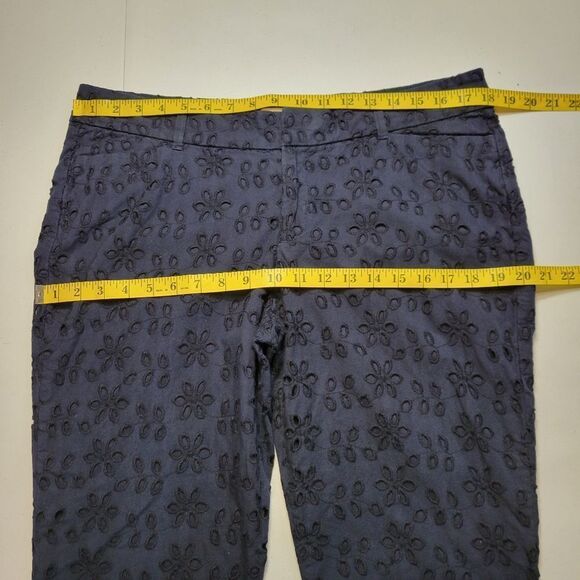 Old Navy The Diva Blue Eyelet Cutwork Floral Patterned Women's Cropped Pants - Picture 7 of 9